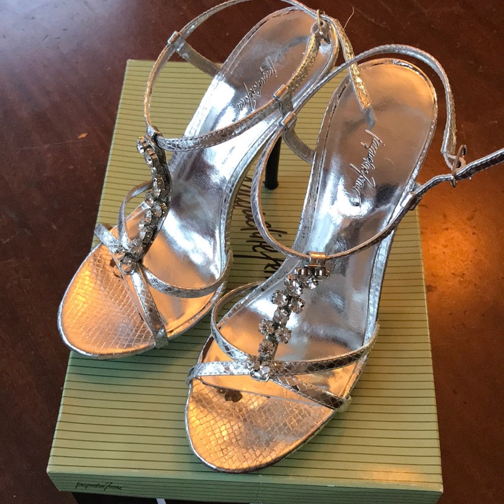 Jacqueline Ferrar fancy silver heels